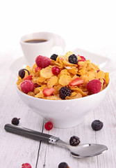 breakfast, cornflakes and berries
