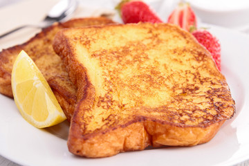 french sugar toast and fruits