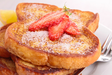 french sugar toast with strawberry