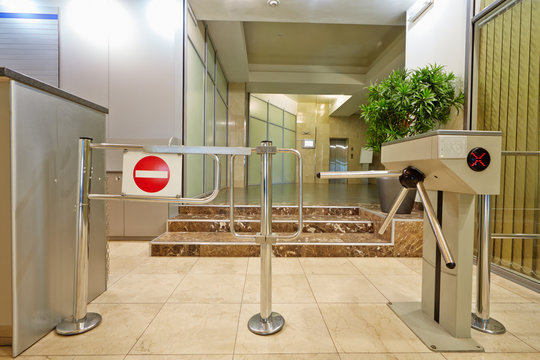 Entrance equipped with turnstile