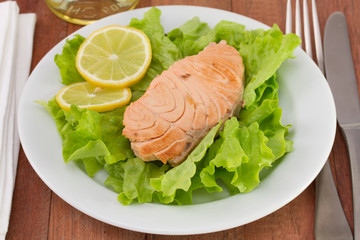 salmon on lettuce with lemon