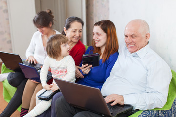 Obraz premium Happy family uses few computers