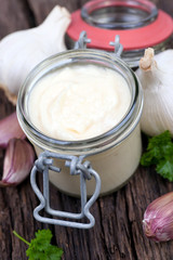 Fresh garlic cream