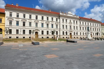 Fototapeta premium Pecz, Węgry - budynek miejski przy placu Kossuth