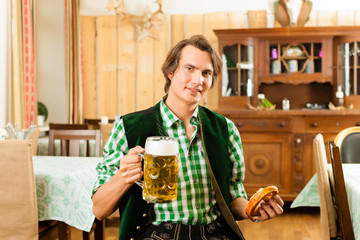 Mann in Bayerischer Tracht Restaurant
