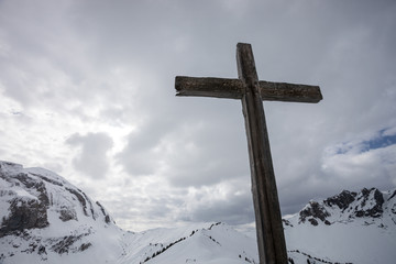 cross on top of swiss mountain in winter - 50333501