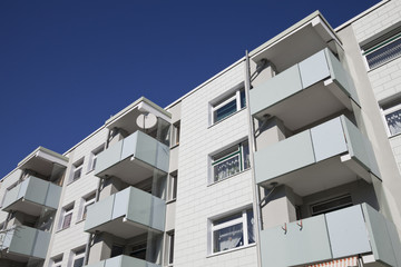 Hausfassade mit Balkonen, Kamen, Ruhrgebiet, Deutschland