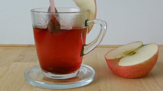 Apfeltee