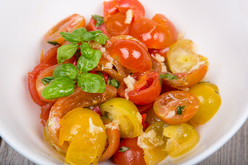 Fresh tomato salad with basil and garlic