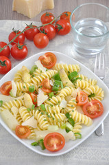 Pasta Primavera mit Spargel und Tomaten