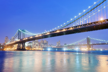 Fototapeta na wymiar Brooklyn i Manhattan bridge