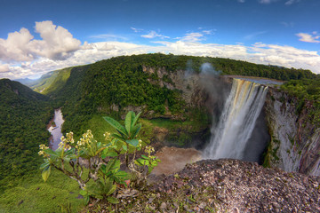 chute de Kaieteur Falls au Guyana am&eacute;rique du sud amazonie