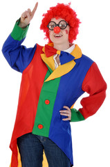 Junge Frau in Clown-Kostüm zeigt