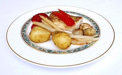 Fischfilet mit 4 Gemüse und Kartoffeln