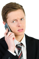 kritischer geschäftsmann am handy