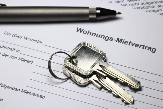 Wohnungs-Mietvertrag mit Schlüsseln