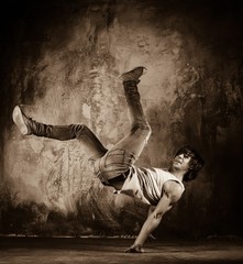 Young man with naked torso doing acrobatic movements