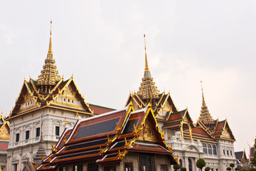 Fototapeta na wymiar piękne pagoda w Wat Phra Kaew w Tajlandii