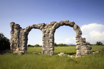 Fototapeta na wymiar Ruiny rzymskiego legionu obozu w Park Narodowy Krka, Chorwacja