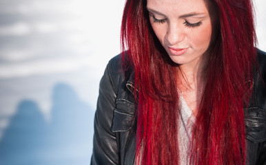 ragazza pensierosa