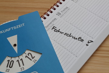 Notiz im Kalender Fahrschule Führerschein