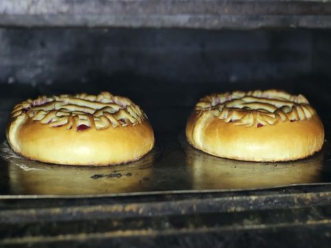cooking pie in oven