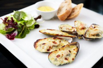 Baked mussels
