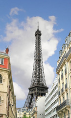 Fototapeta na wymiar Paryska ulica na Wieży Eiffla w Paryżu. Francja