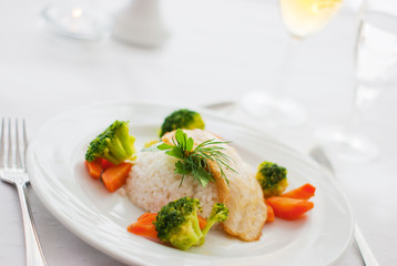 Welsfilet mit Gemüse