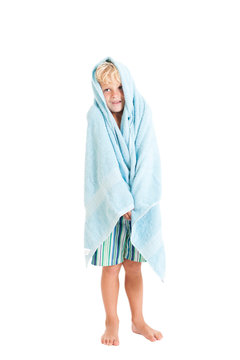 Мальчик в полотенце