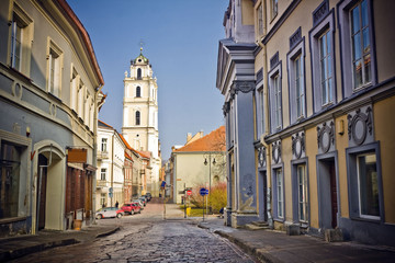 Fototapeta na wymiar Vilnius oldtown street w słoneczny dzień