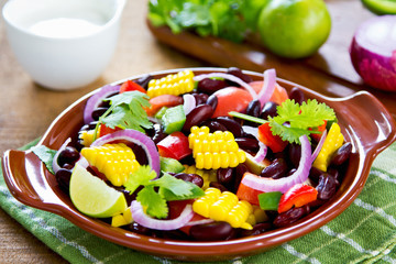 Bean salad with tortilla