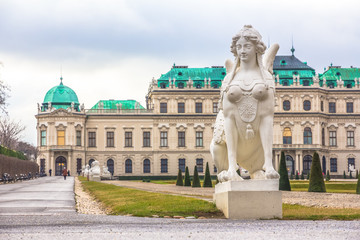 Obraz premium Bevedere Palace and Park in Vienna