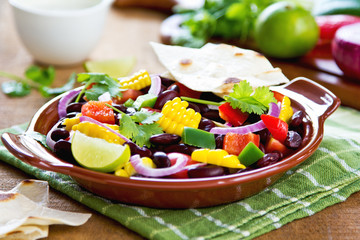 Bean salad with tortilla
