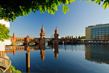 oberbaum bridge berlin © draghicich