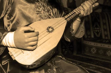 playing Turkish saz © teplova
