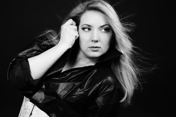 Fototapeta premium Beautiful girl blonde in white êàðñåòå and black shirt