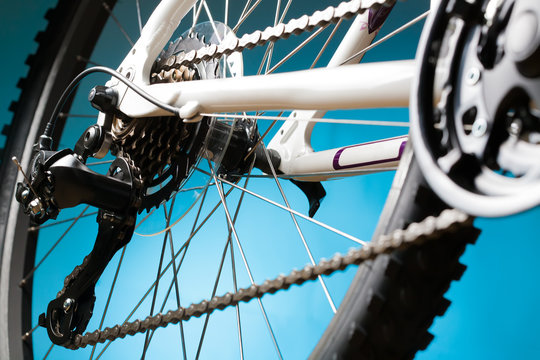 Fototapeta Rear mountain bike cassette on the wheel with chain
