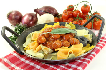 Pasta mit Wurstgulasch