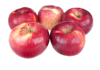 Fototapeta na wymiar fresh red apples isolated on white background