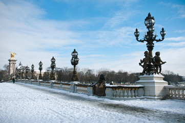 pont Alexandre III à Paris sous la neige