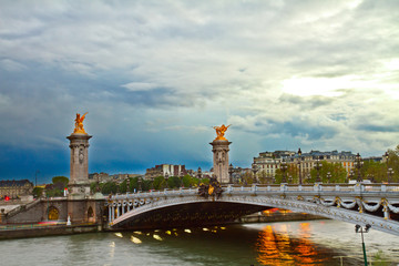 Fototapeta na wymiar Most Aleksandra III, Paryż, Francja