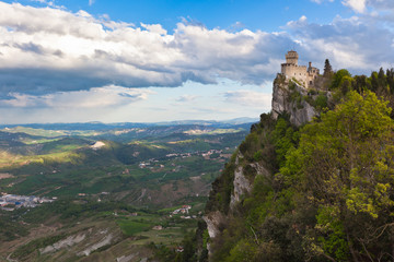 Fototapeta na wymiar Gród w San Marino - La Cesta lub Fratta