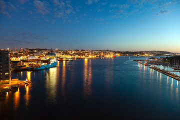 Obraz premium Stavanger - Cityscape at night, Norway.