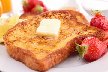 french toast with fruits