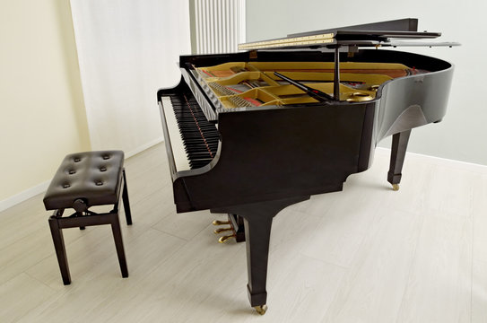 pianoforte mezza coda