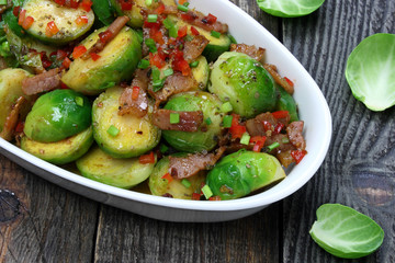 Brussels sprouts with bacon, onions and paprika