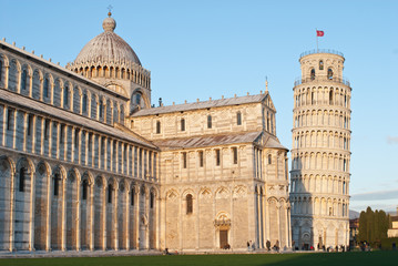 Fototapeta na wymiar Krzywa Wieża w Pizie wieży i katedry