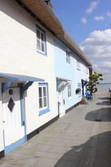 Fototapeta na wymiar Old Thatched domy Portsmouth nabrzeżu
