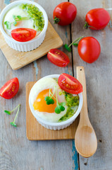 Eggs baked with sauce pesto